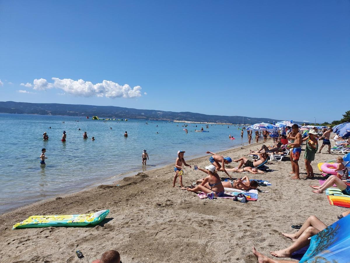 Dina * Omiš